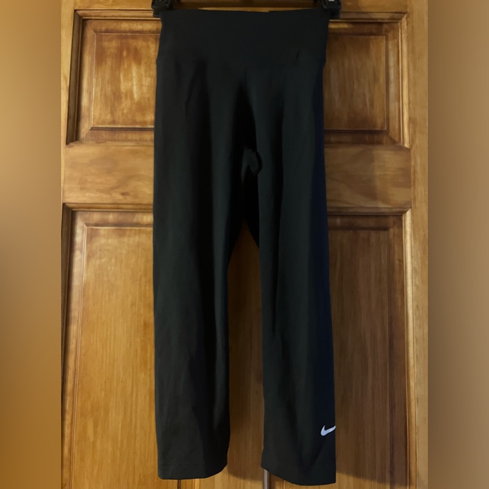 NEW Nike Dri-Fit Women's Cropped Black Leggings